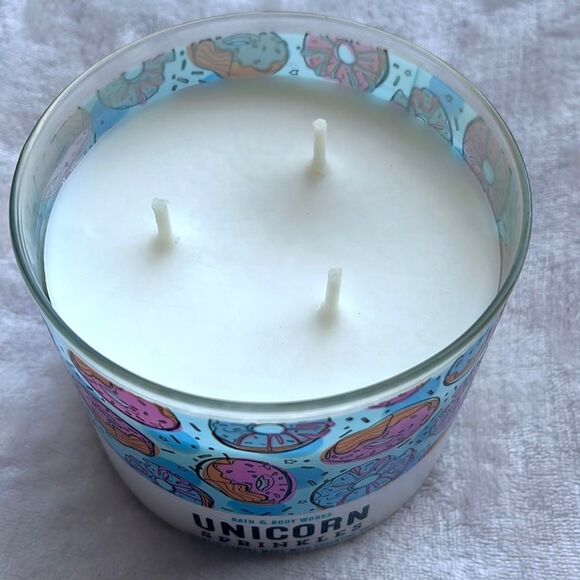Bath & Body Works Unicorn Sprinkles Candle - Picture 2 of 3